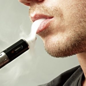 What are the Differences Between Vaping and Smoking?